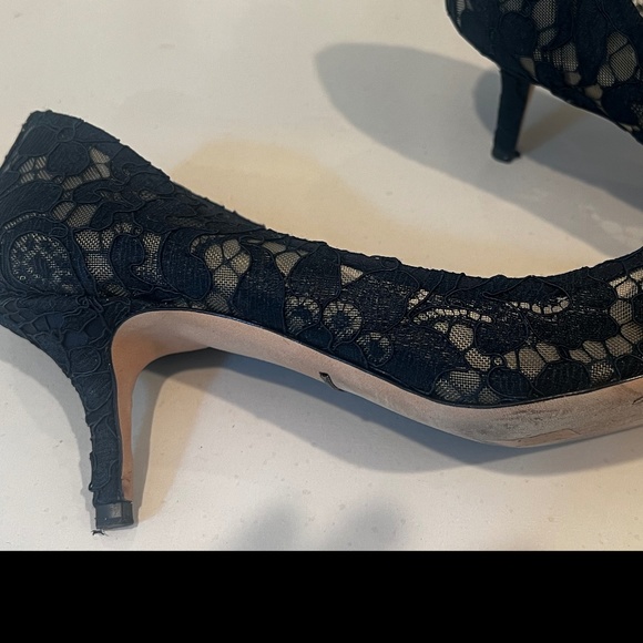 Elegant Beautiful Dolce & Gabbana Bellucci pumps in Navy - Picture 3 of 11